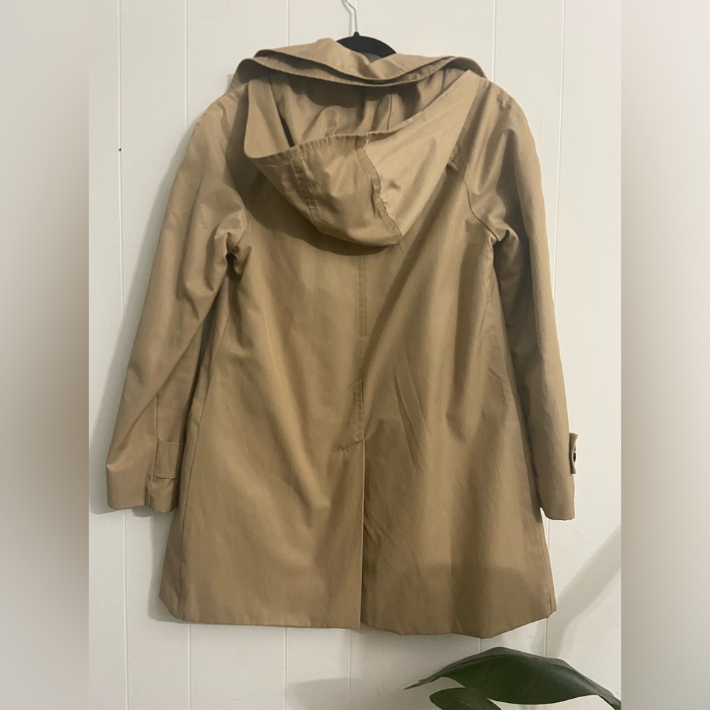 LONDON FOG HOODED TRENCH COAT- XS TAN IN EXCELLENT CONDITION. BUTTON DOWN/BELTED - Picture 3 of 6